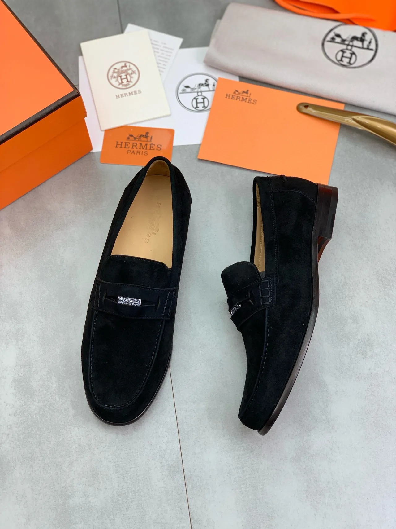 Hermès Penny Loafer de Camurça Preto e Marrom 4
