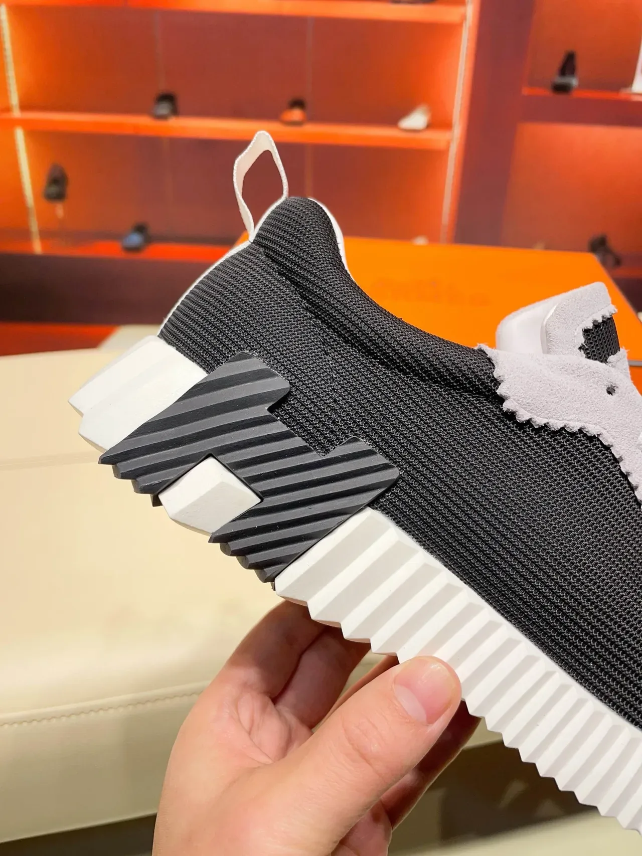 Hermès 黑色灰色雕塑带脊中底网面鞋面生活方式运动鞋 4