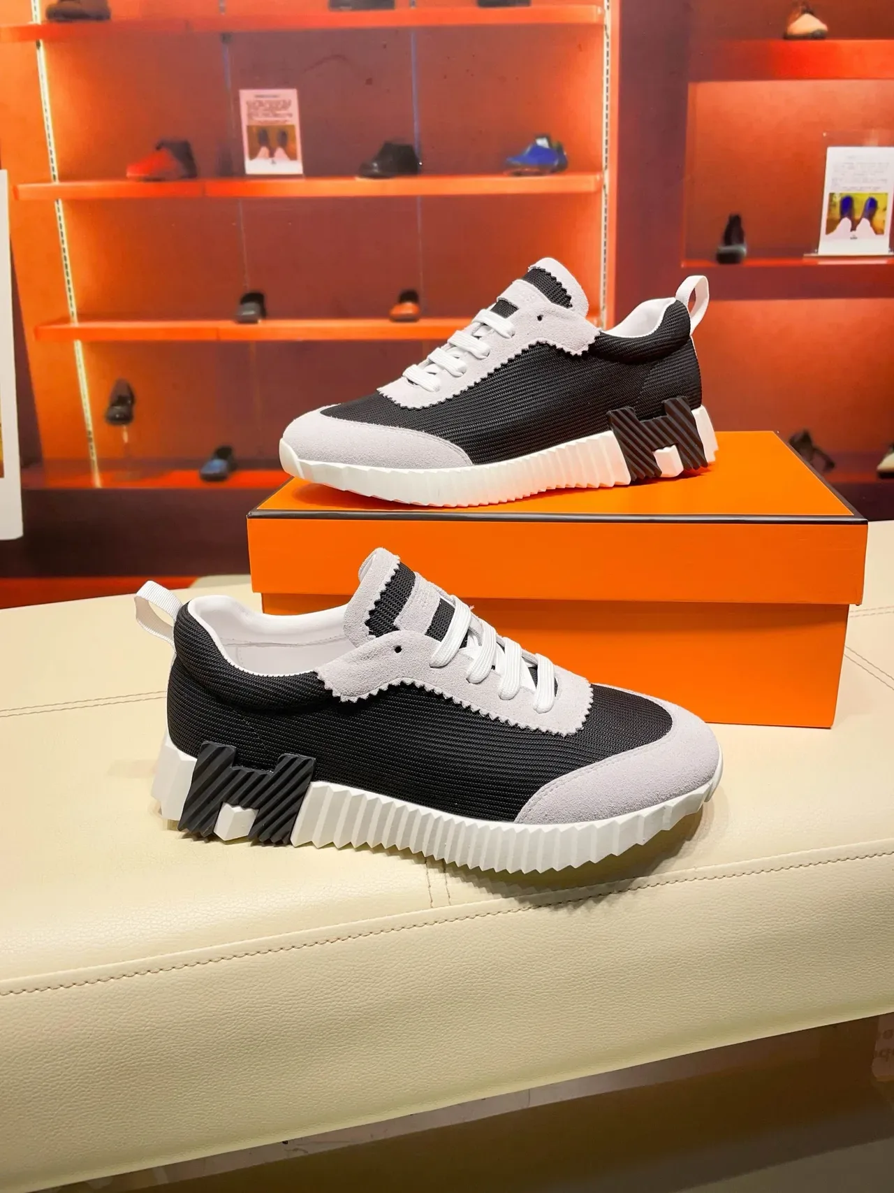 Hermès 黑色灰色雕塑带脊中底网面鞋面生活方式运动鞋 6
