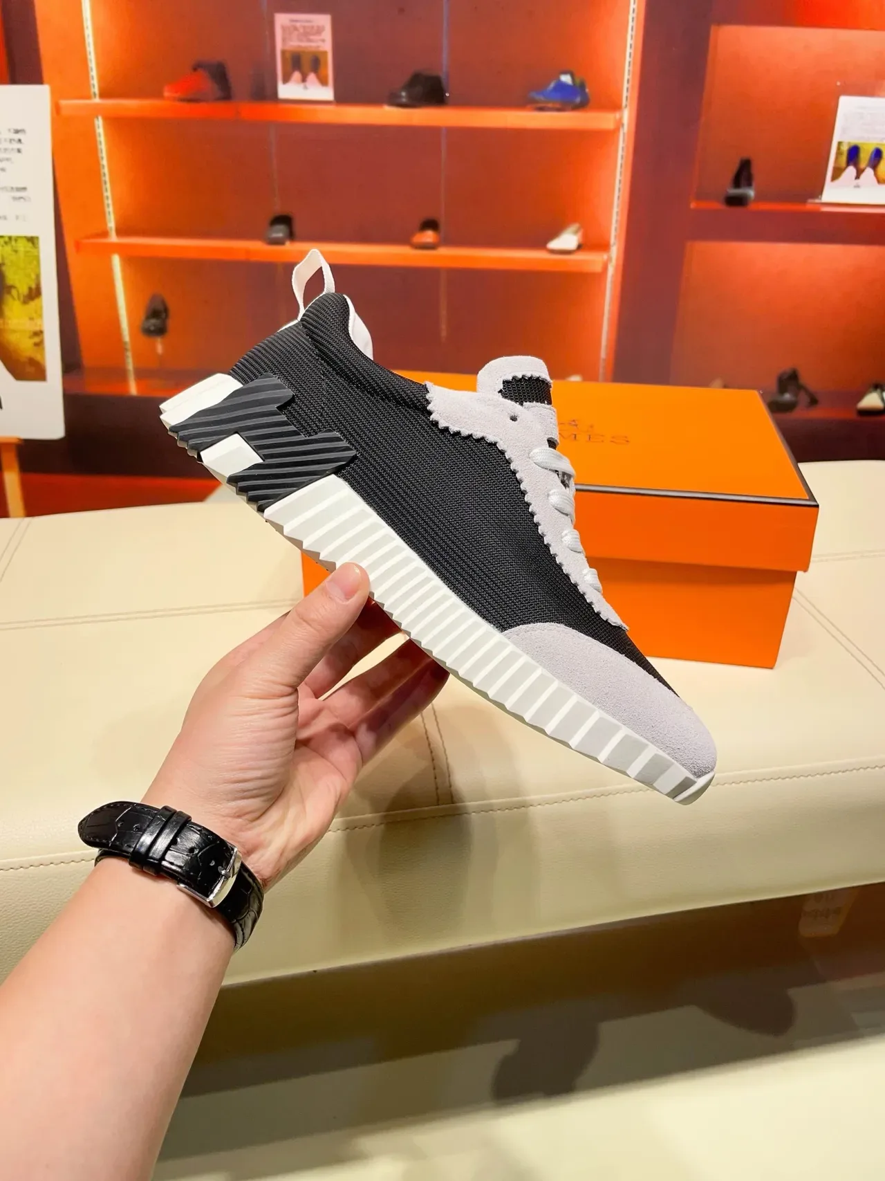 Hermès 黑色灰色雕塑带脊中底网面鞋面生活方式运动鞋 7