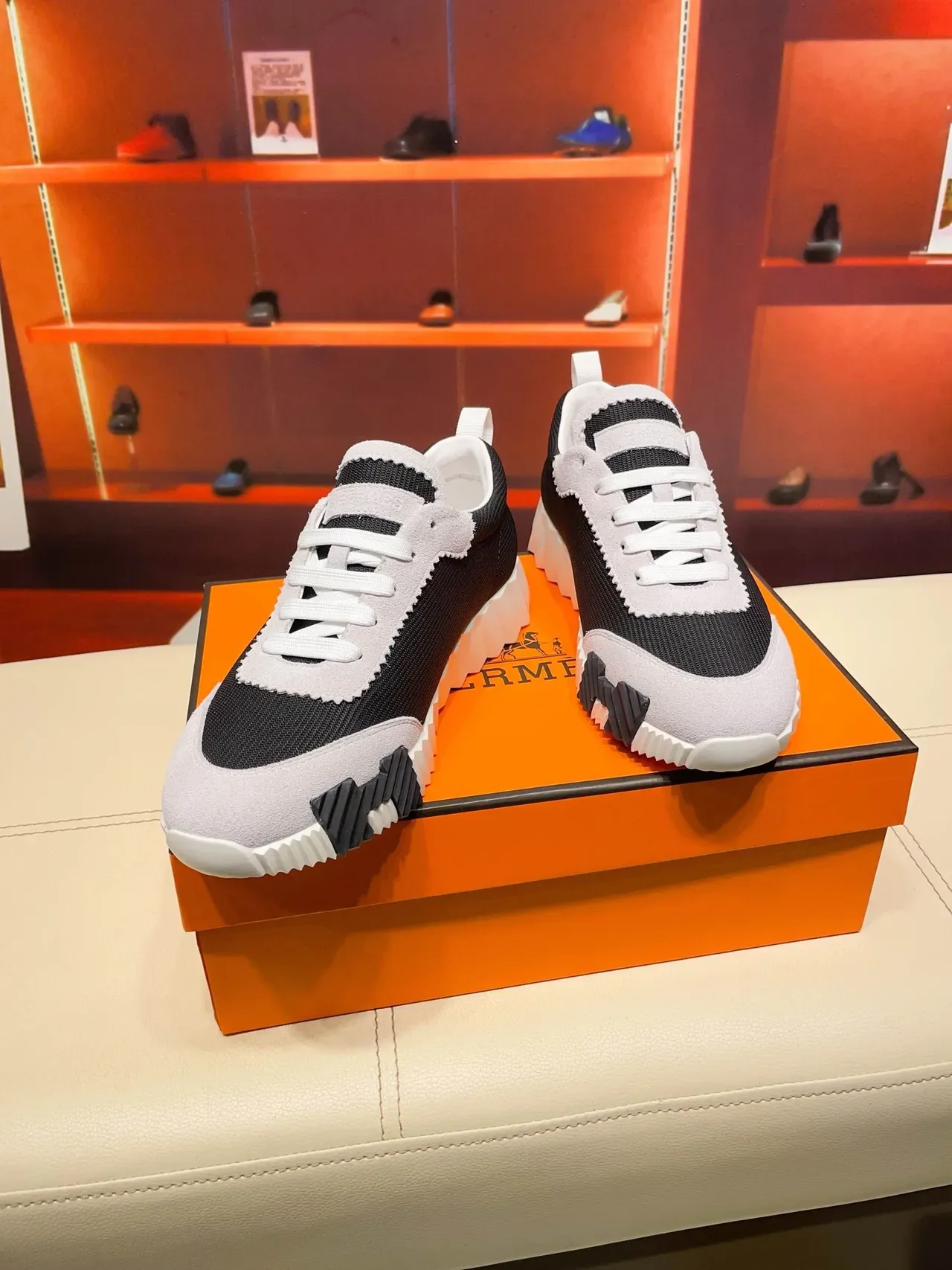 Hermès 黑色灰色雕塑带脊中底网面鞋面生活方式运动鞋 8