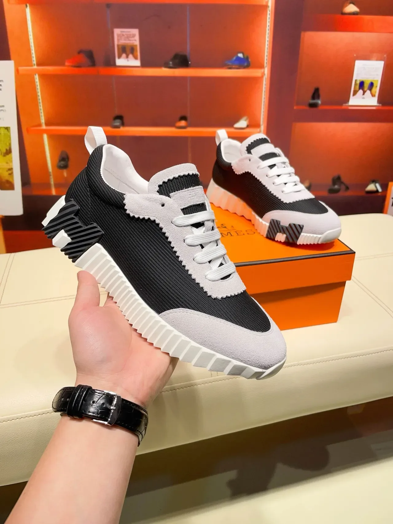 Hermès 黑色灰色雕塑带脊中底网面鞋面生活方式运动鞋 9