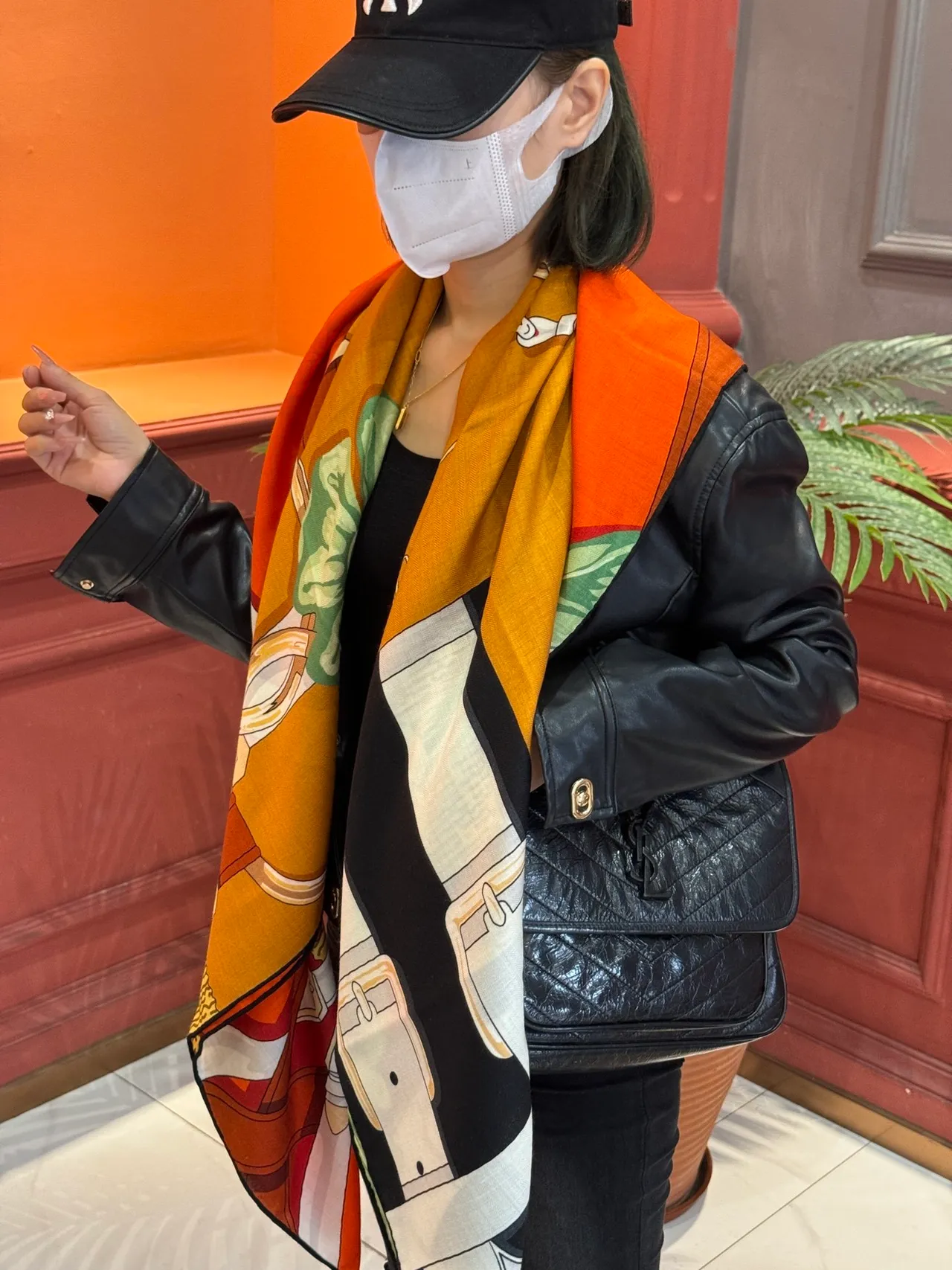Hermès घुड़साल हार्नेस प्रिंट नारंगी रेशम स्कार्फ 3