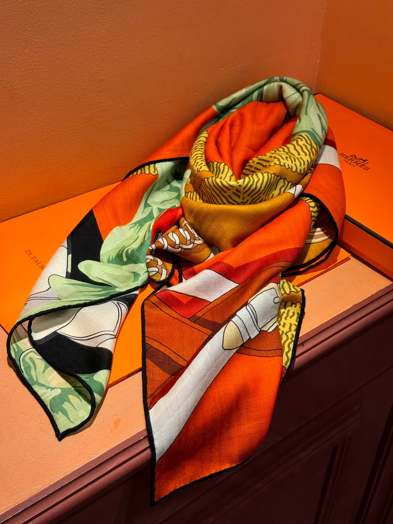 Hermès घुड़साल हार्नेस प्रिंट नारंगी रेशम स्कार्फ 8