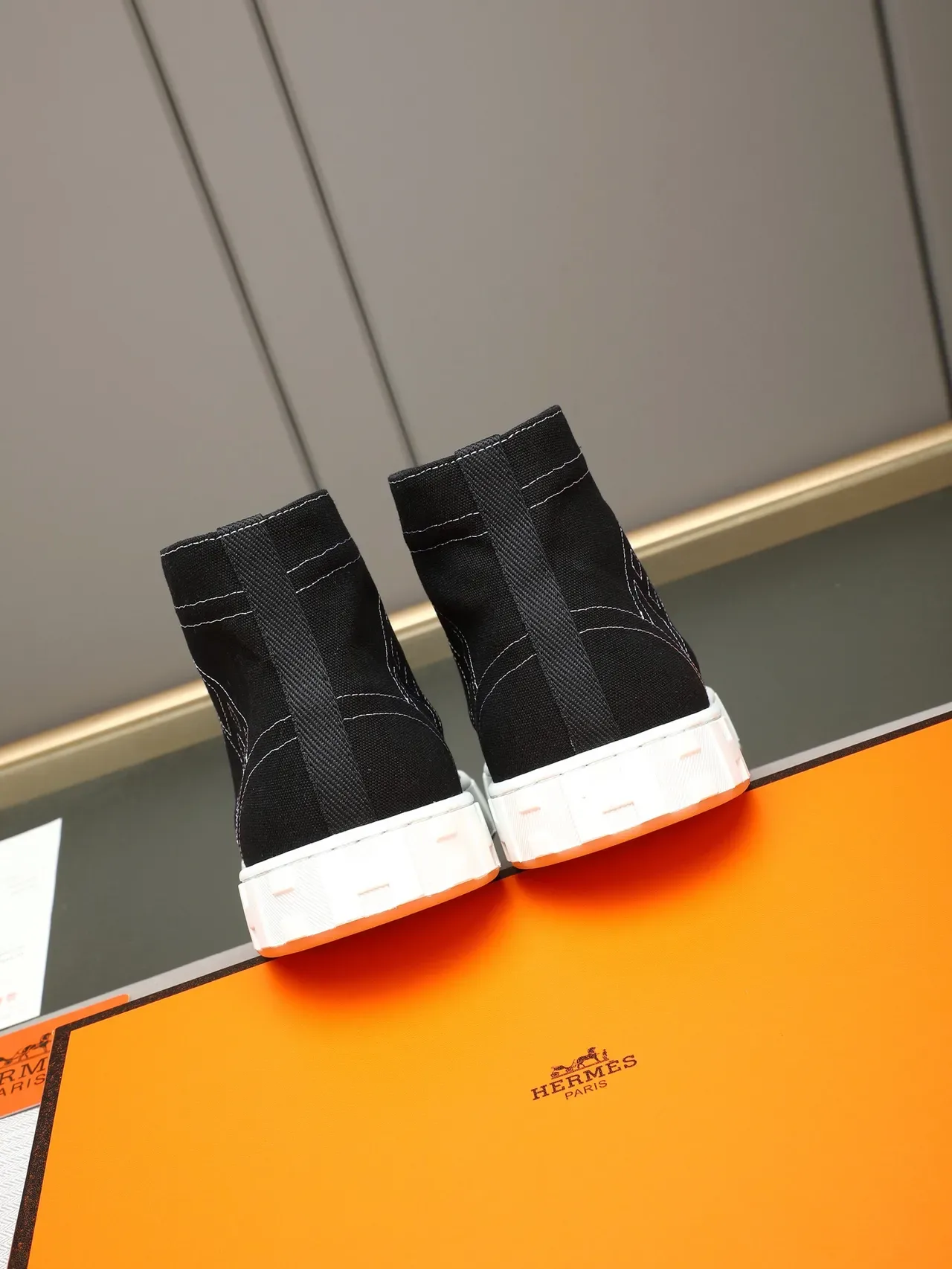 Hermès H 帆布高帮生活方式运动鞋 黑白 3