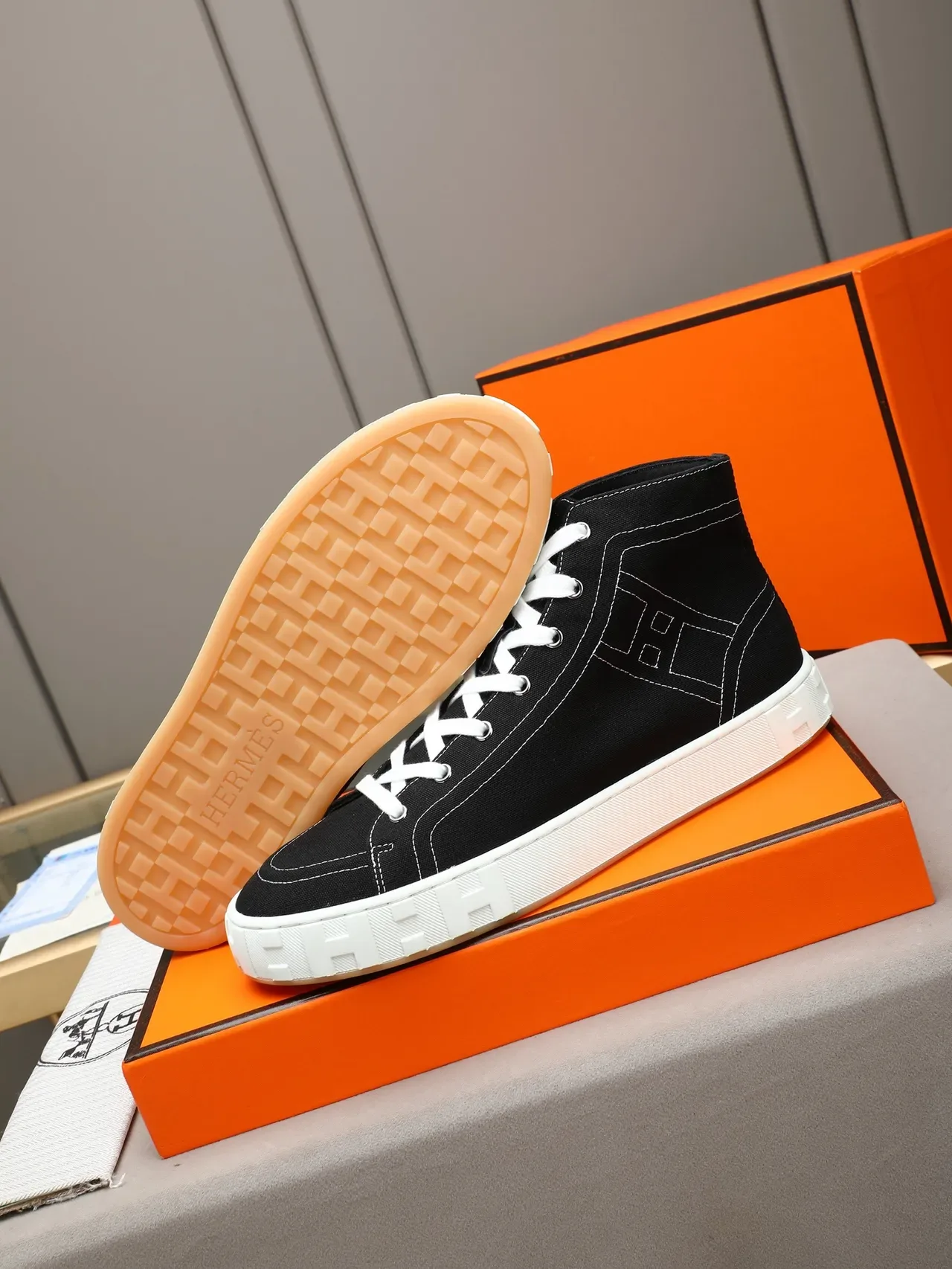 Hermès H 帆布高帮生活方式运动鞋 黑白 4