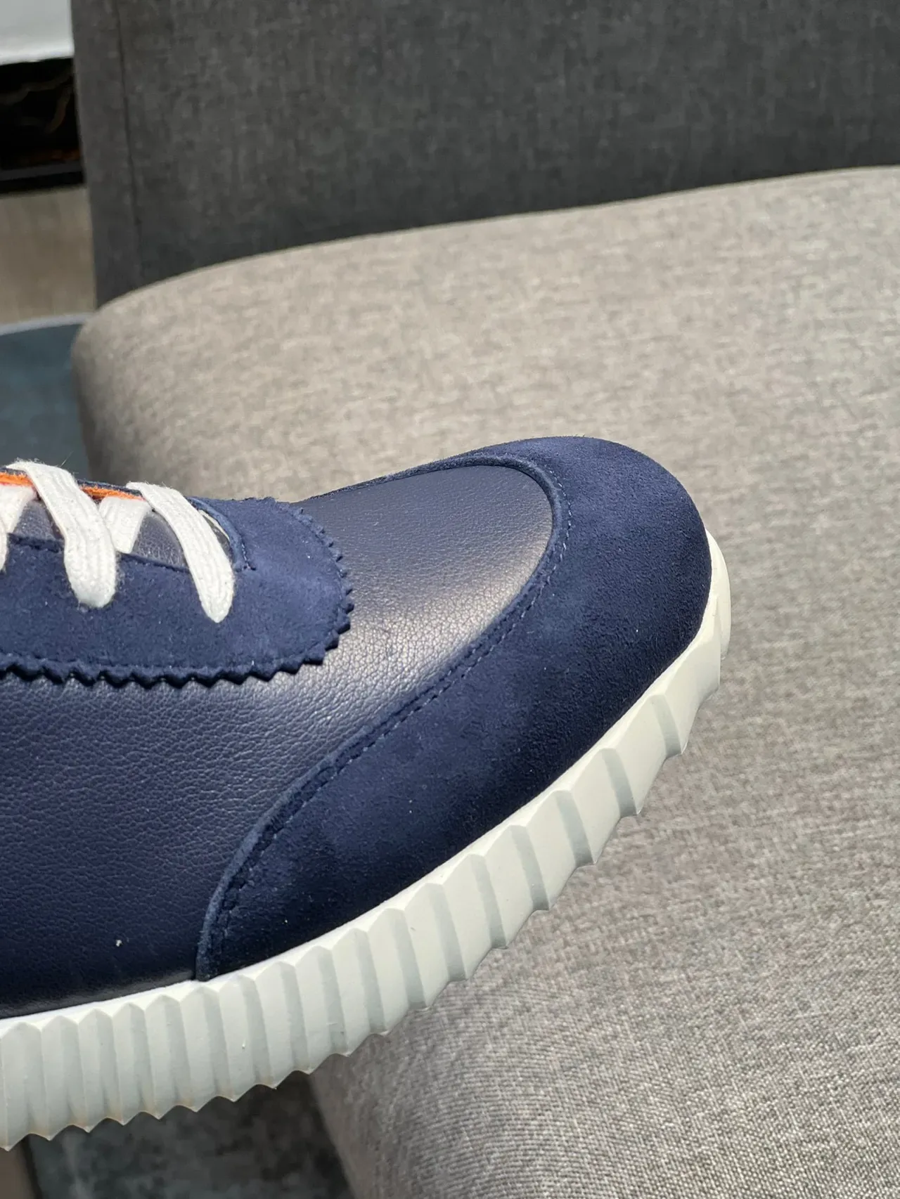 Hermès H Midsole Accent Navy y Orange Sneaker Lifestyle 3
