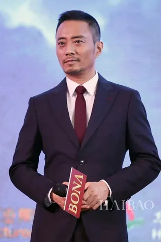 Hermès H মোটিফ বার্গান্ডি রেড জ্যাকার্ড উইভ সিল্ক টুইল নেকটাই 3