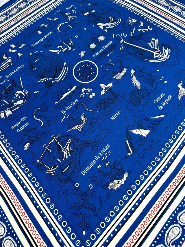 Hermès Navy et Cream Écharpe de Soie à Bord Imprimé 8