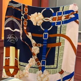Hermès नेवी बेज घुड़सवार मुद्रण फूल नमूना रेशम स्कार्फ