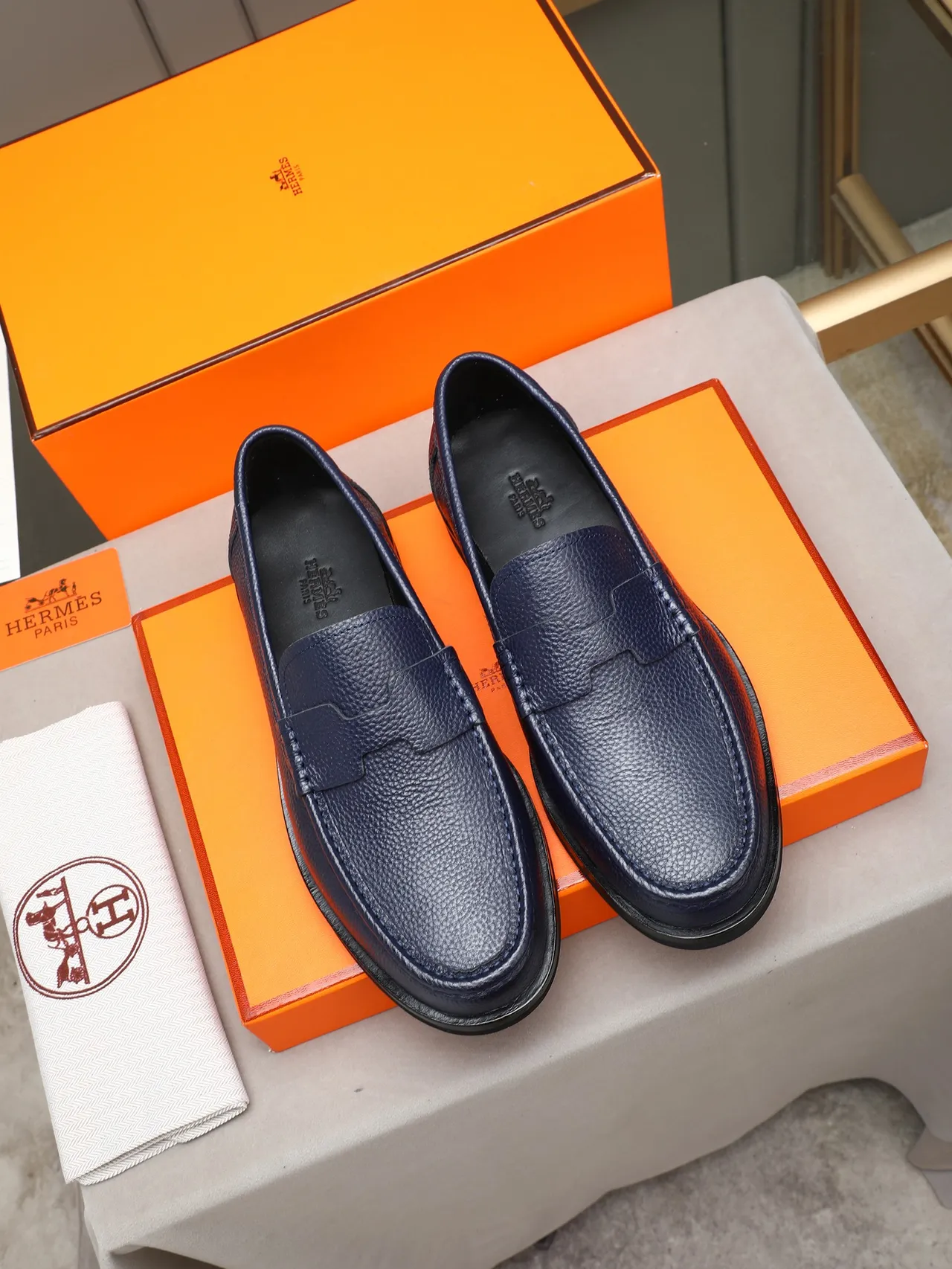Hermès নেভি ব্ল্যাক দানাযুক্ত চামড়া Penny Loafer 2
