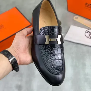 Hermès Oran حذاء لافر جلد أسود مطبوغ تمساح H-Buckle لافر