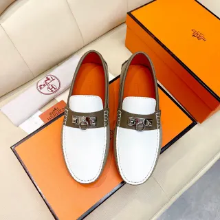 Hermès Oran Loafer সাদা এবং জলপাই হরা চামড়া