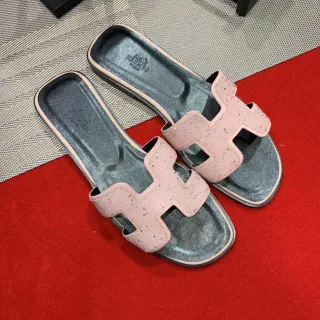 Hermès Oran وردي لامع H-Strap نعال