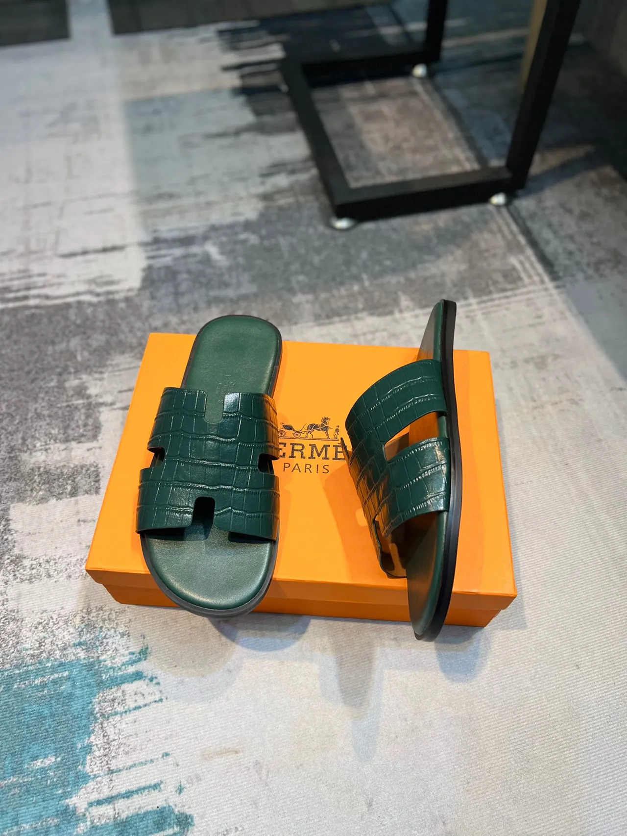 Hermès Oran Slide Sandales Vertes en Cuir Crocodile Embossé 4