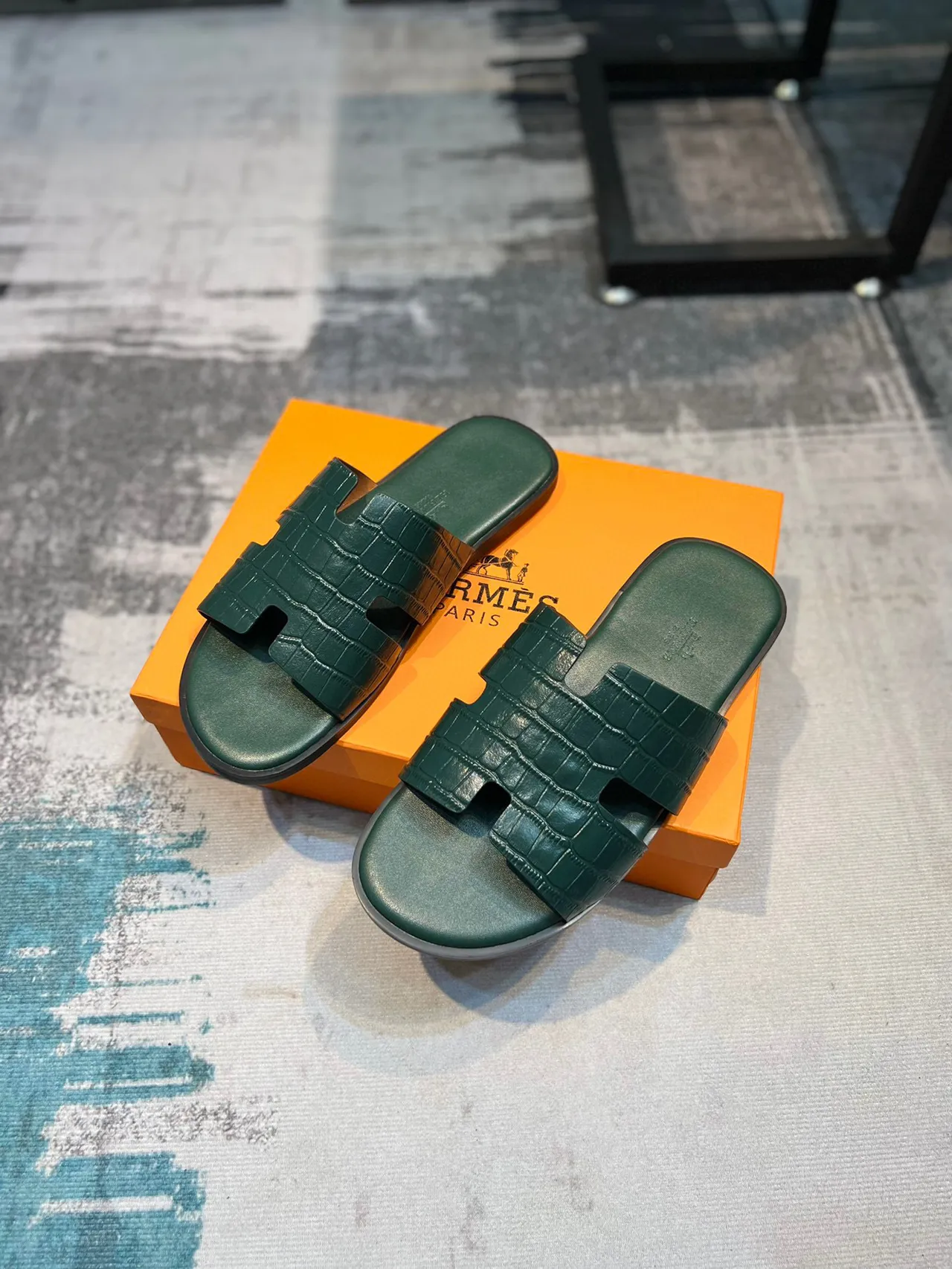 Hermès Oran Slide Sandales Vertes en Cuir Crocodile Embossé 5