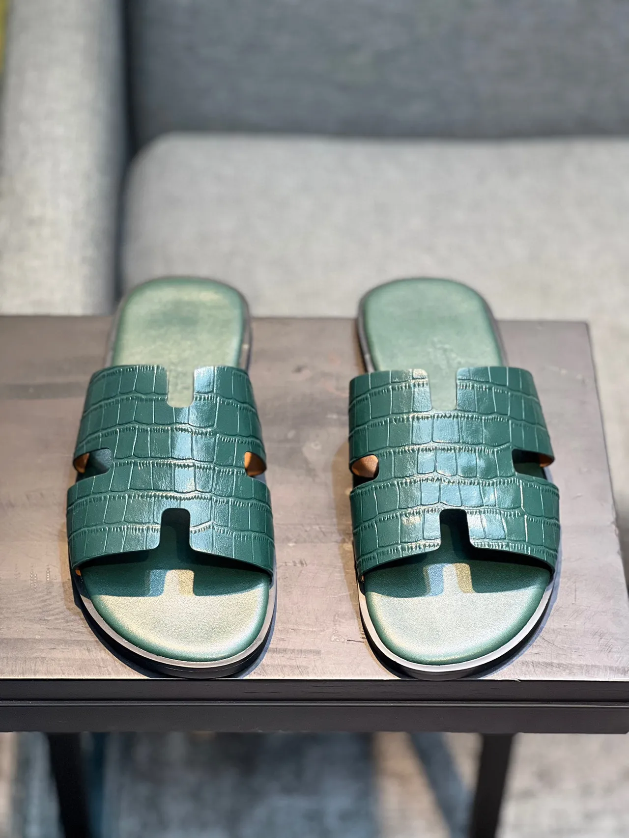 Hermès Oran Slide Sandales Vertes en Cuir Crocodile Embossé 6