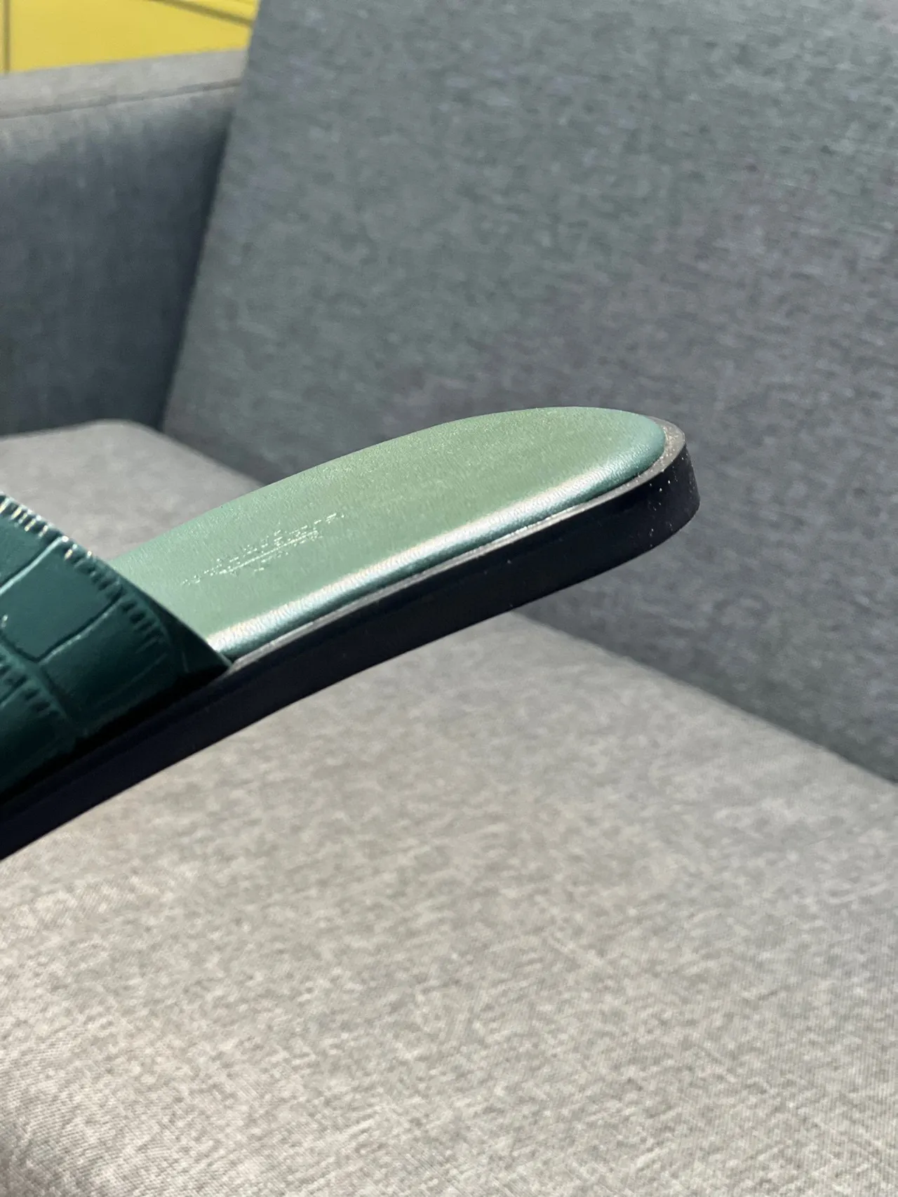 Hermès Oran Slide Sandales Vertes en Cuir Crocodile Embossé 7
