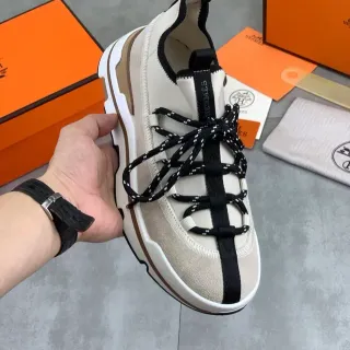 Hermès Oran Sneaker 米色和黑色厚底运动鞋