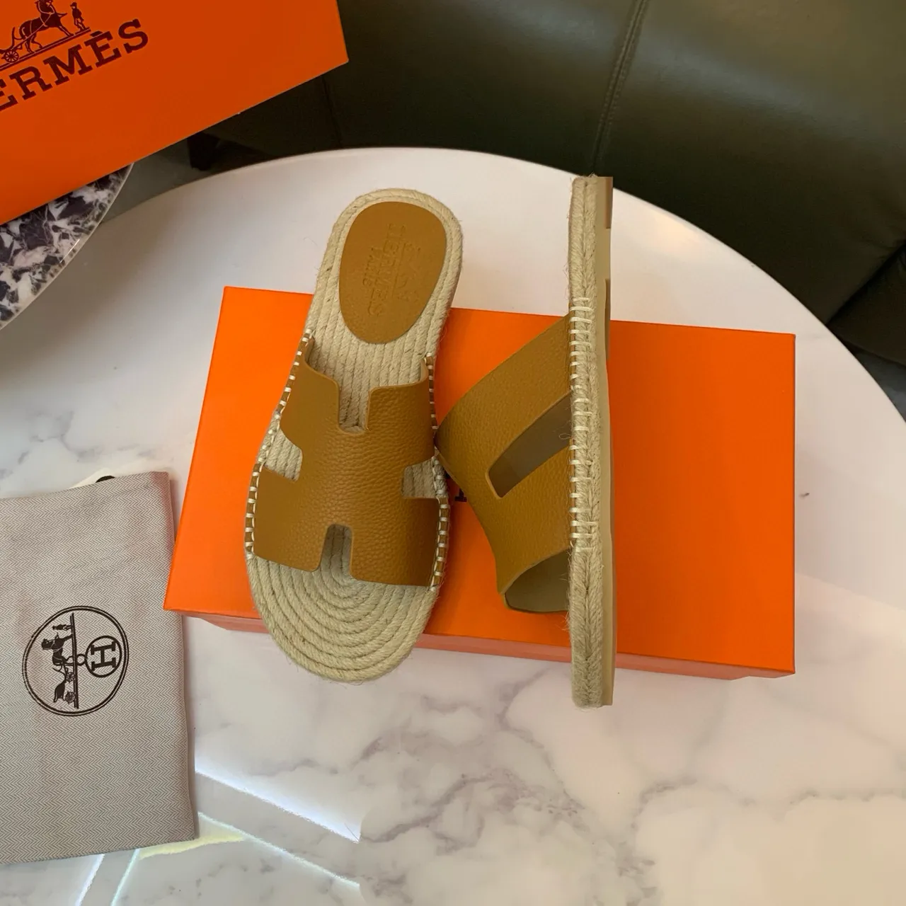 Hermès Oran Couro Tan H-Strap Espadrille Chinelos 2