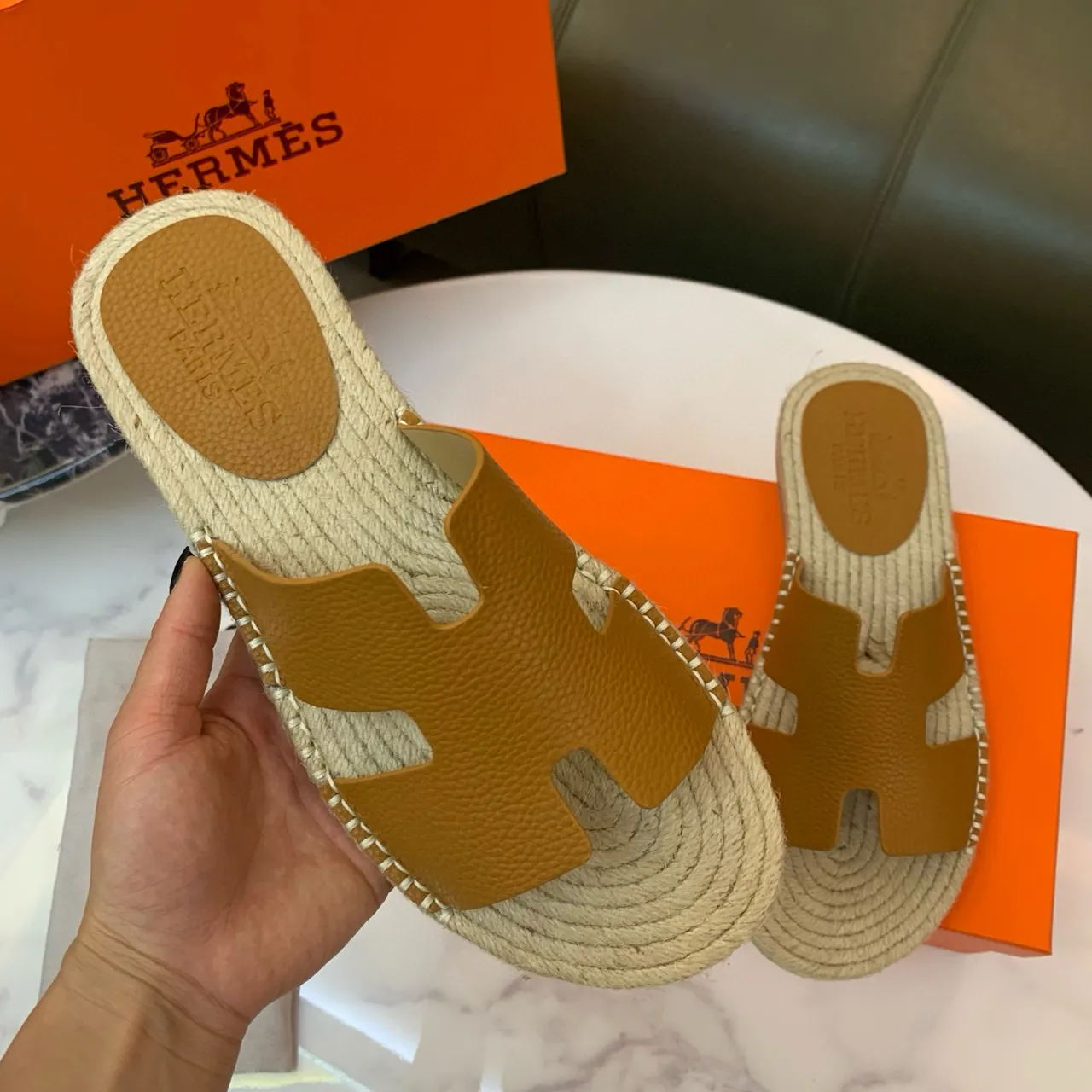Hermès Oran Couro Tan H-Strap Espadrille Chinelos 4