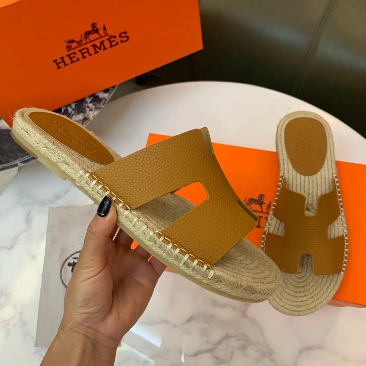 Hermès Oran Couro Tan H-Strap Espadrille Chinelos 5