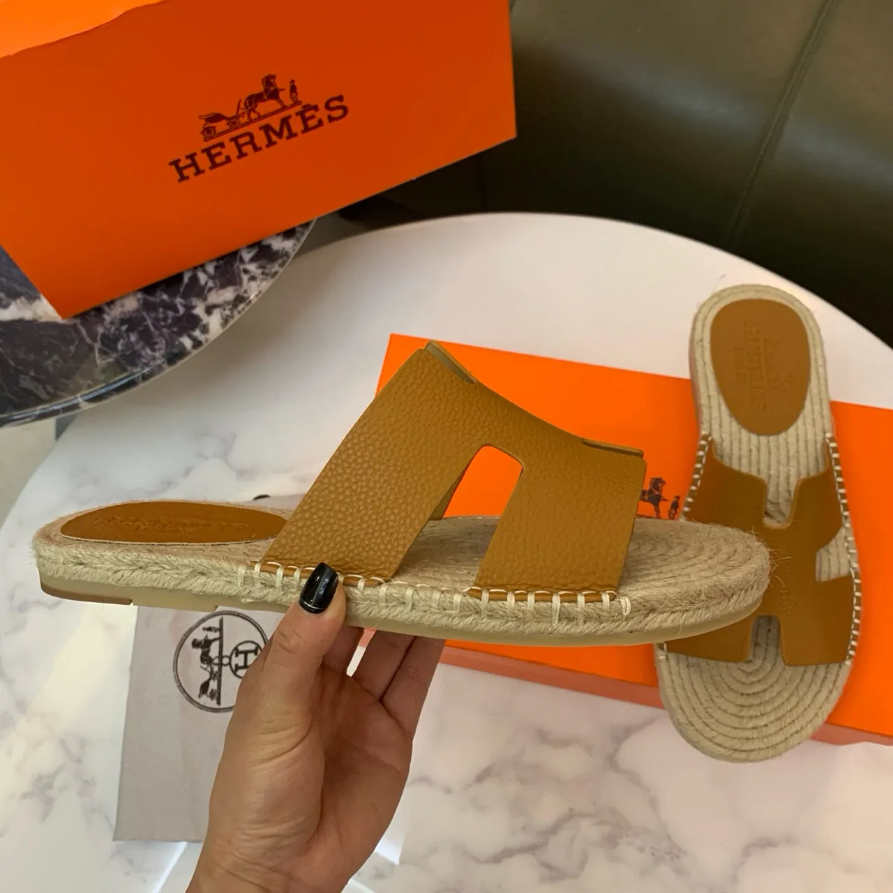 Hermès Oran Couro Tan H-Strap Espadrille Chinelos 6