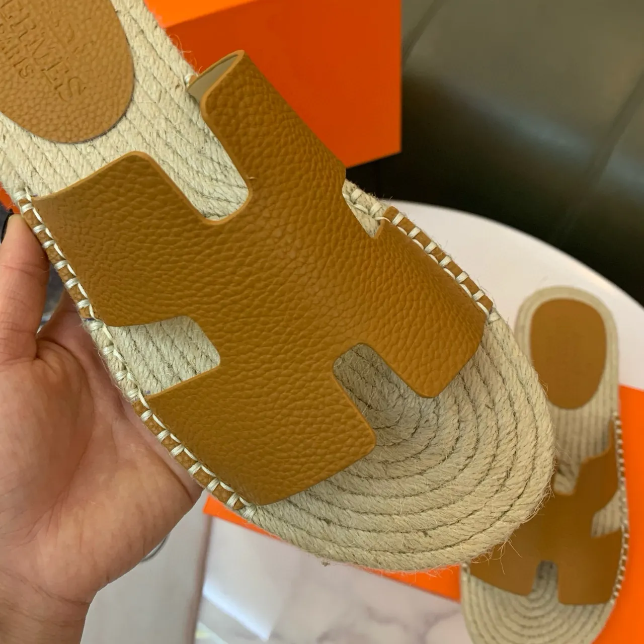 Hermès Oran Couro Tan H-Strap Espadrille Chinelos 7