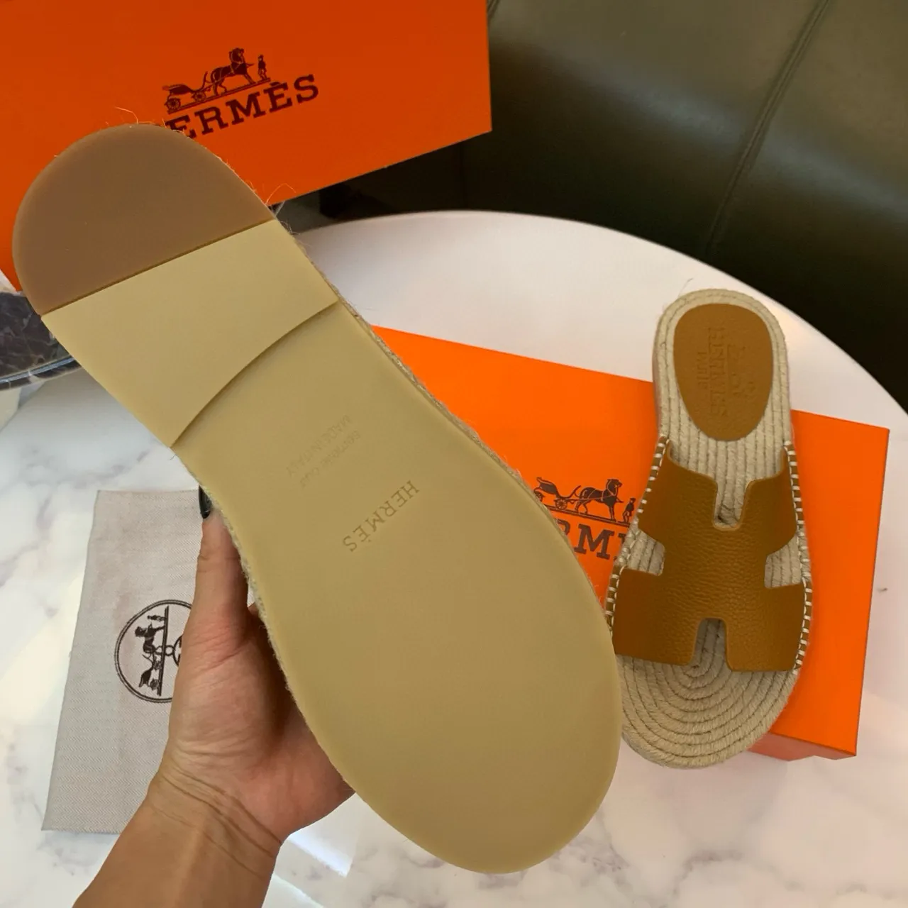 Hermès Oran Couro Tan H-Strap Espadrille Chinelos 8