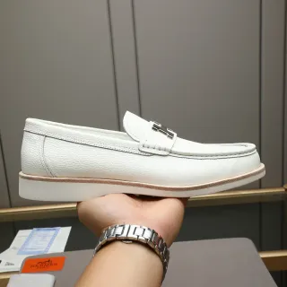 Hermès Oran أبيض جلد مقشف H-Buckle Loafer