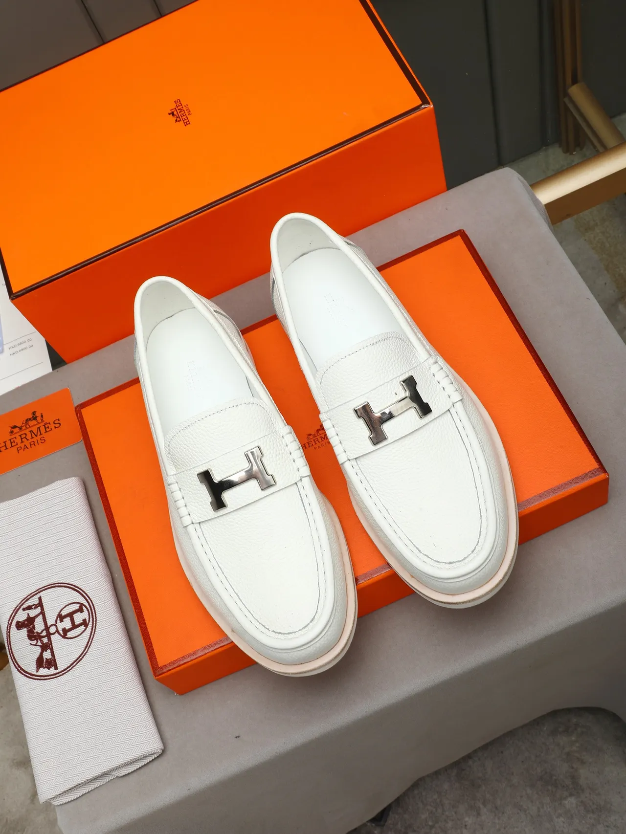 Hermès Oran blanco cuero granulado H-Buckle Loafer 3