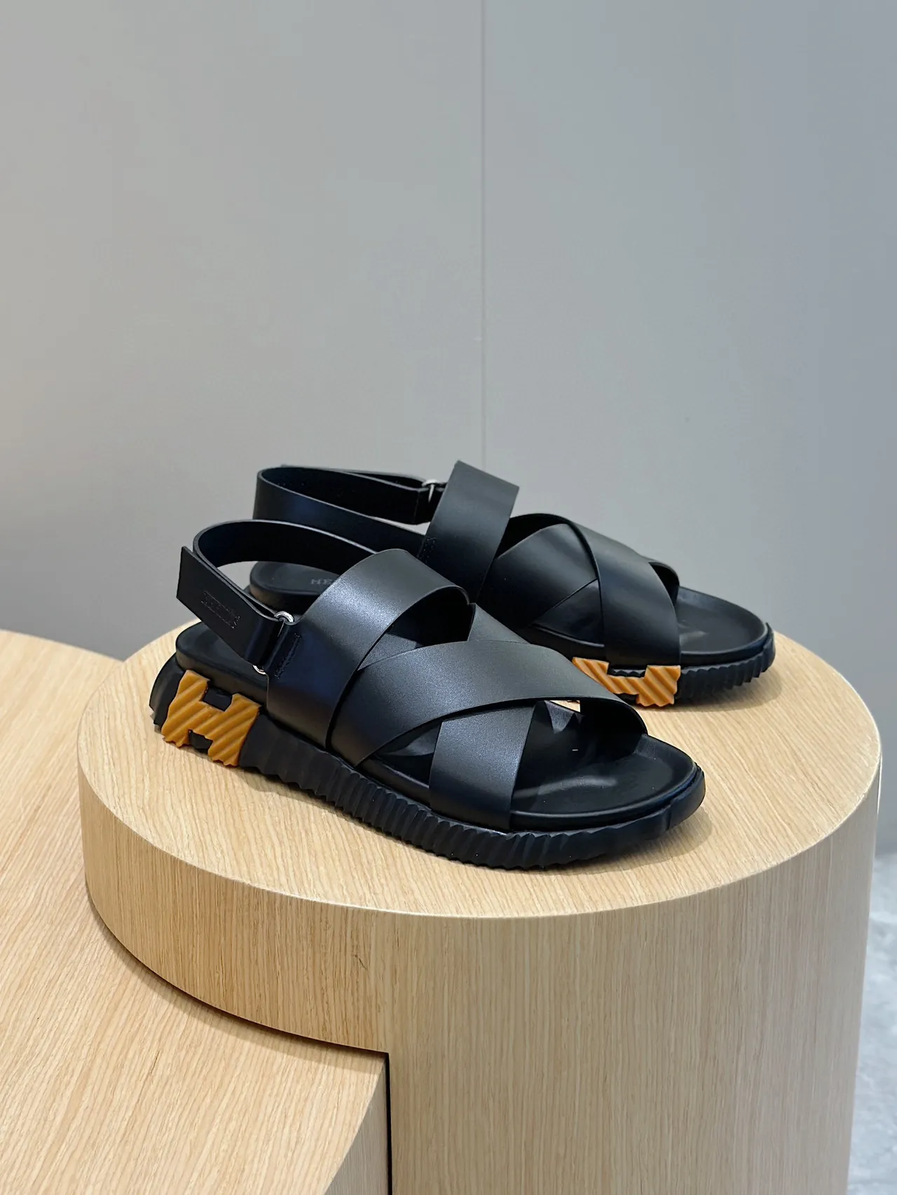 Hermès Oran Sandálias Casuais Pretas Com Tira Larga 3