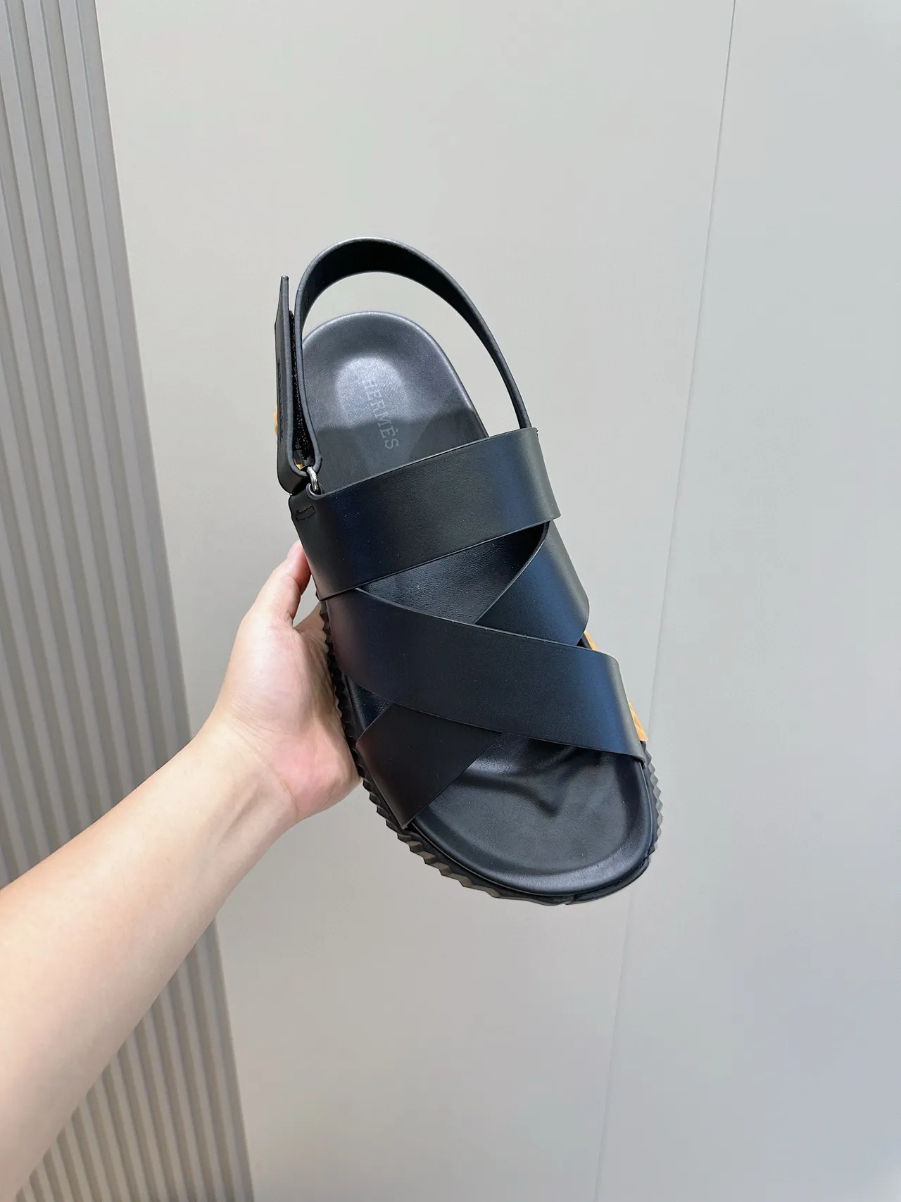 Hermès Oran Sandálias Casuais Pretas Com Tira Larga 4