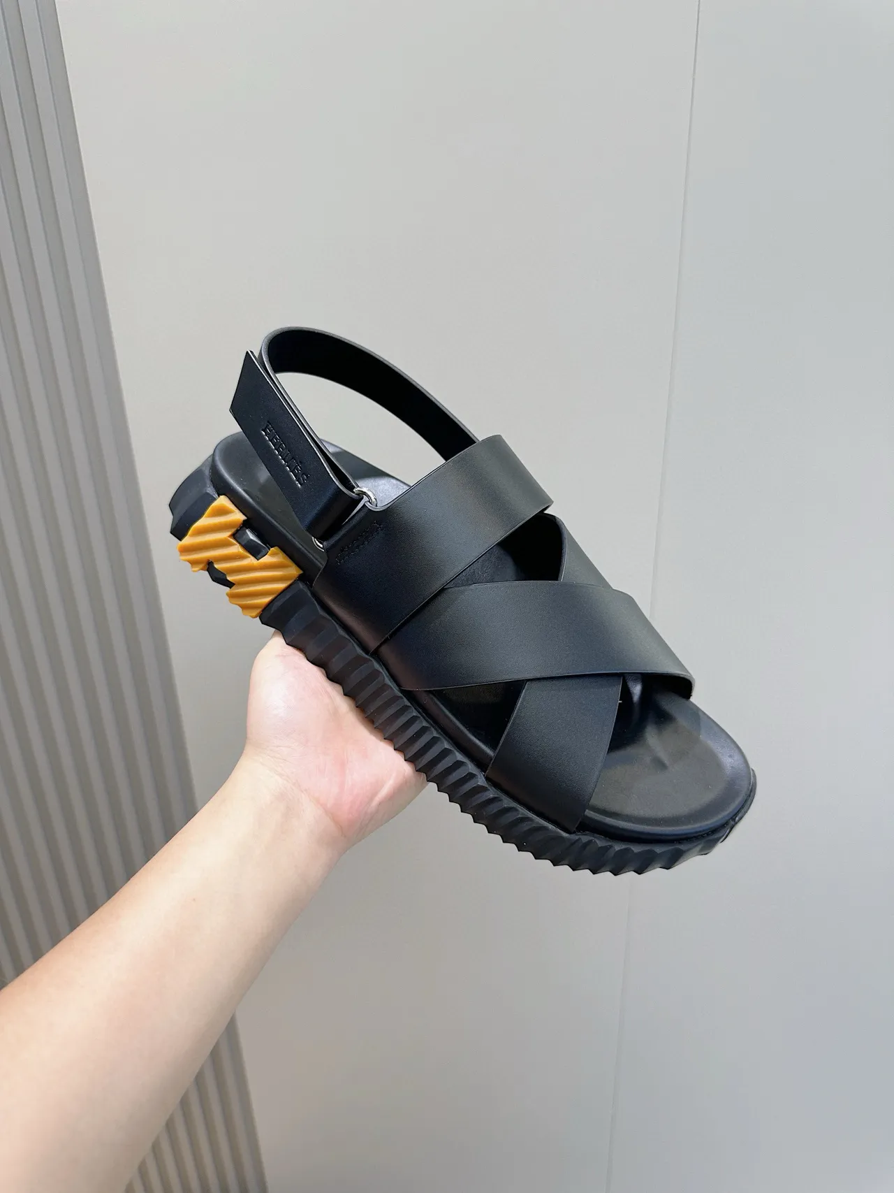 Hermès Oran Sandálias Casuais Pretas Com Tira Larga 5