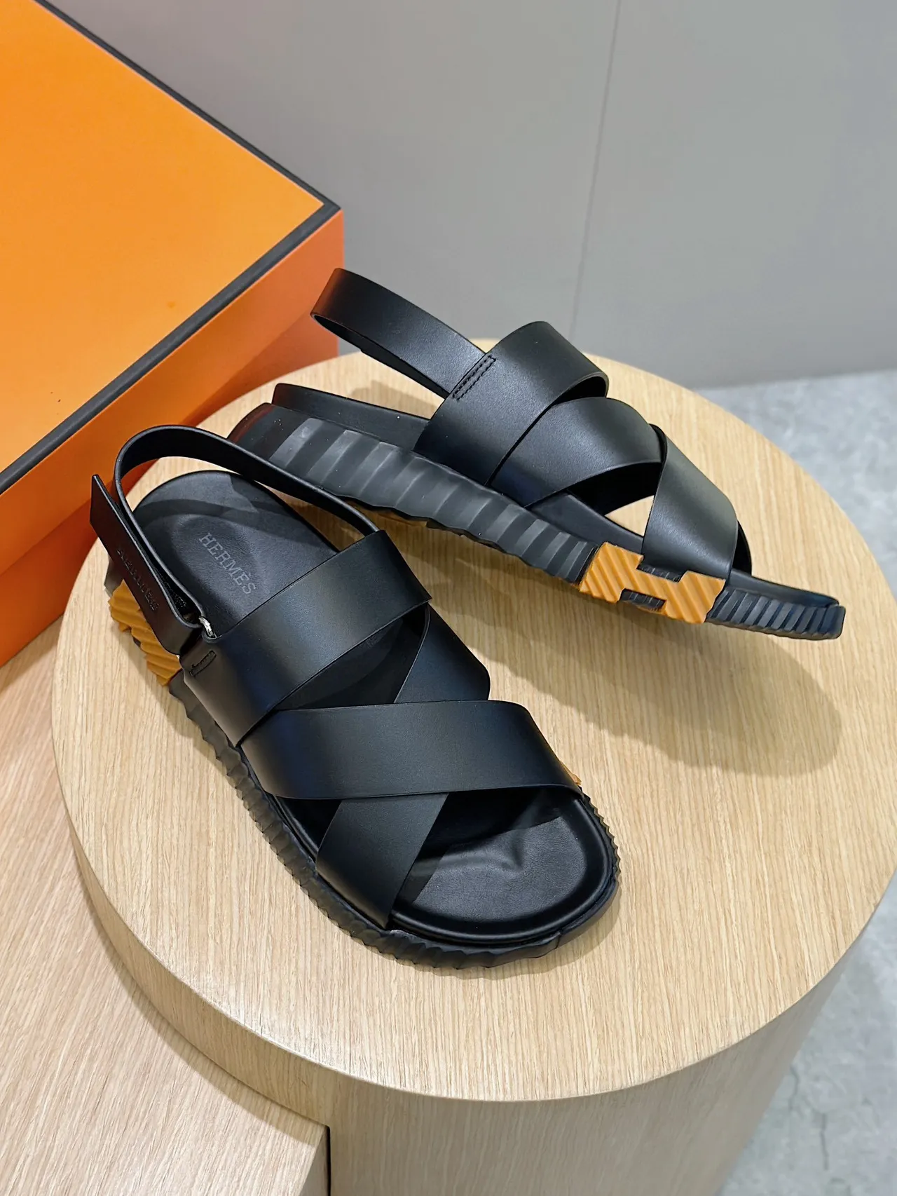 Hermès Oran Sandálias Casuais Pretas Com Tira Larga 9
