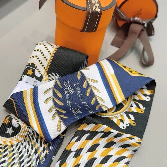 Hermès Twilly écharpe de soie bleu marine jaune blanc noir 9