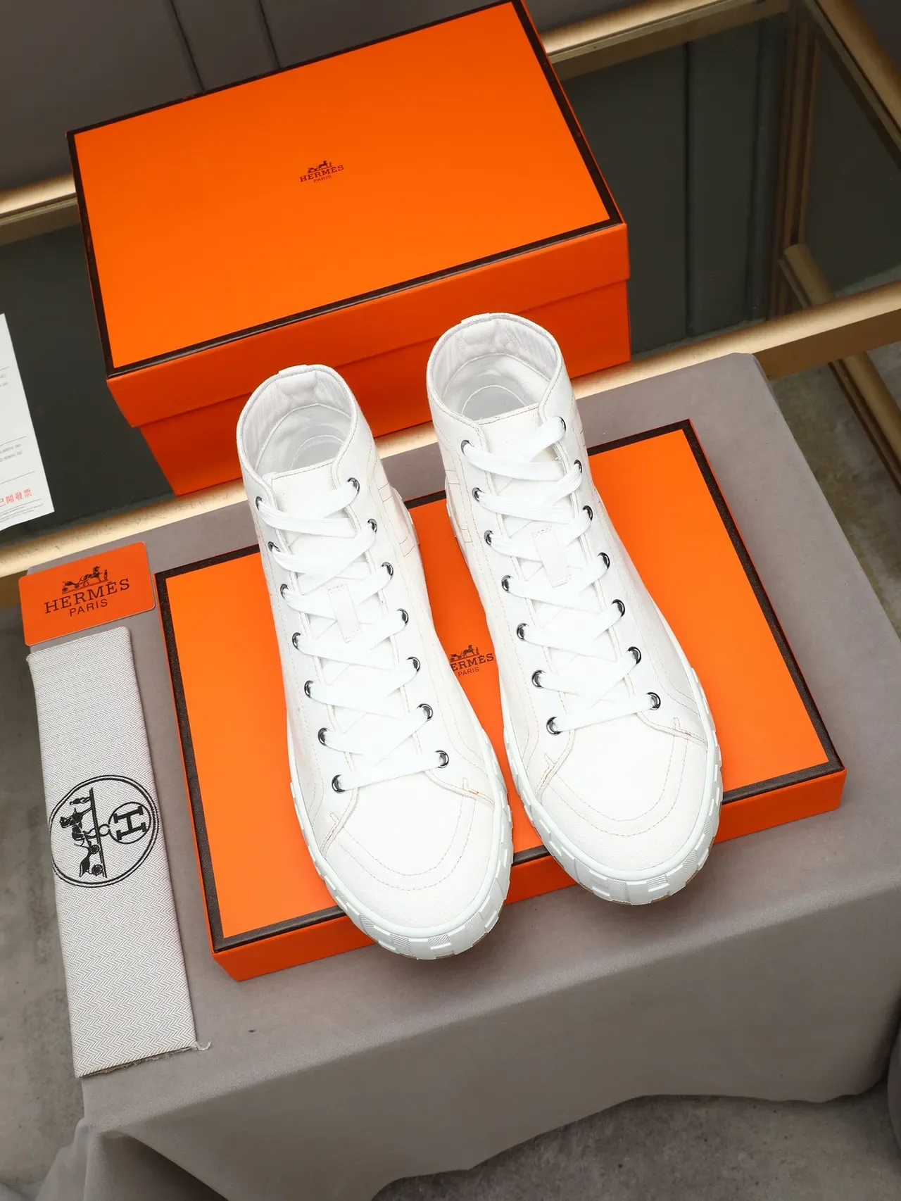 Hermès सफेद भूरा हाई टॉप कैनवास स्नीकर 2