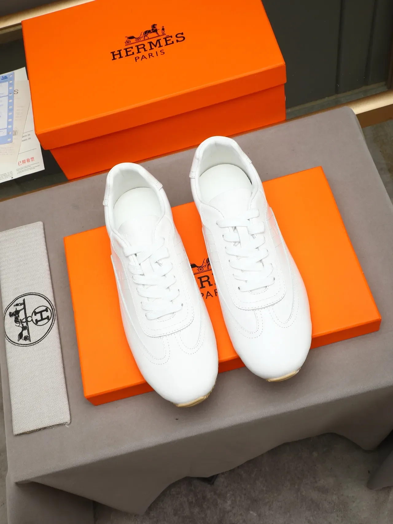 Hermès Tênis Lifestyle de Couro Branco de Topo Baixo 2