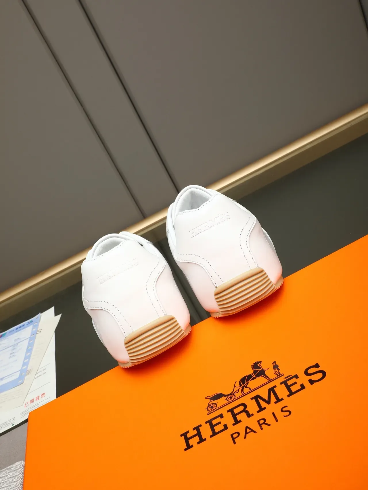 Hermès Tênis Lifestyle de Couro Branco de Topo Baixo 3