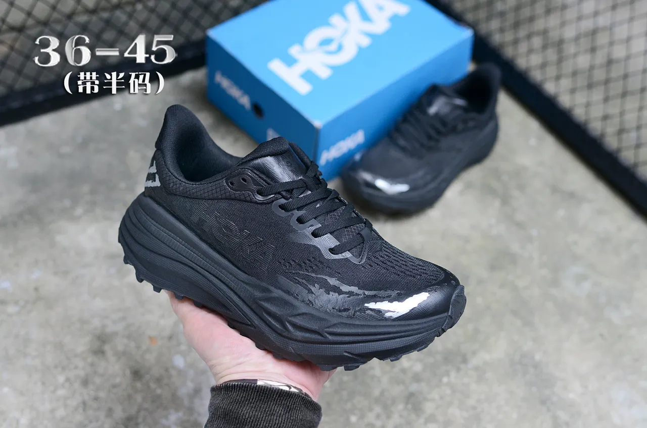 Hoka 黑白 最大缓震鞋底 侵略性越野鞋钉 跑鞋 3