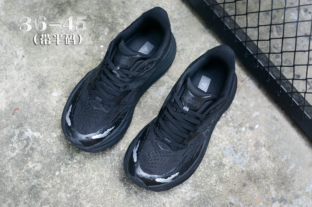 Hoka 黑白 最大缓震鞋底 侵略性越野鞋钉 跑鞋 4