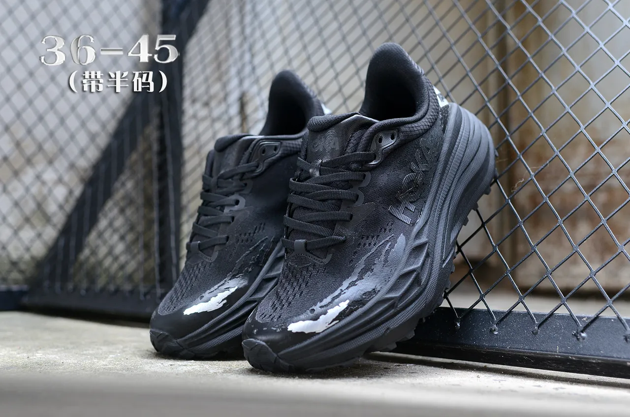 Hoka 黑白 最大缓震鞋底 侵略性越野鞋钉 跑鞋 5