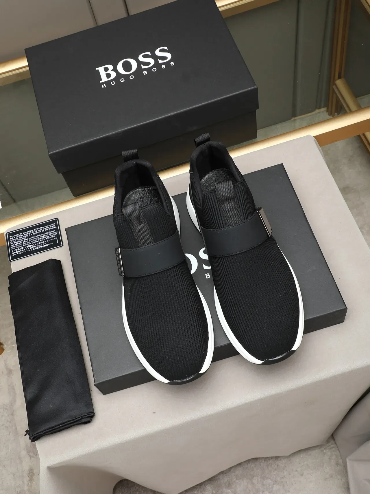 Hugo Boss 黑白针织鞋面一脚穿休闲运动鞋 3