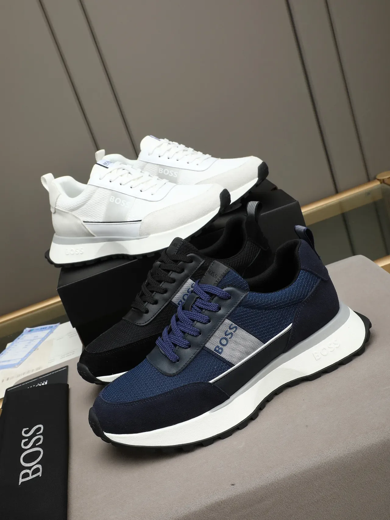 Hugo Boss Zapatillas Lifestyle con parte superior de ante y malla, color negro y blanco, suela con plataforma y media 2