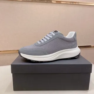 Hugo Boss 灰色麂皮和网面平台生活方式运动鞋