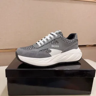 Hugo Boss sneakers chunky gris et blanc avec overlays de maillage et daim monogrammé