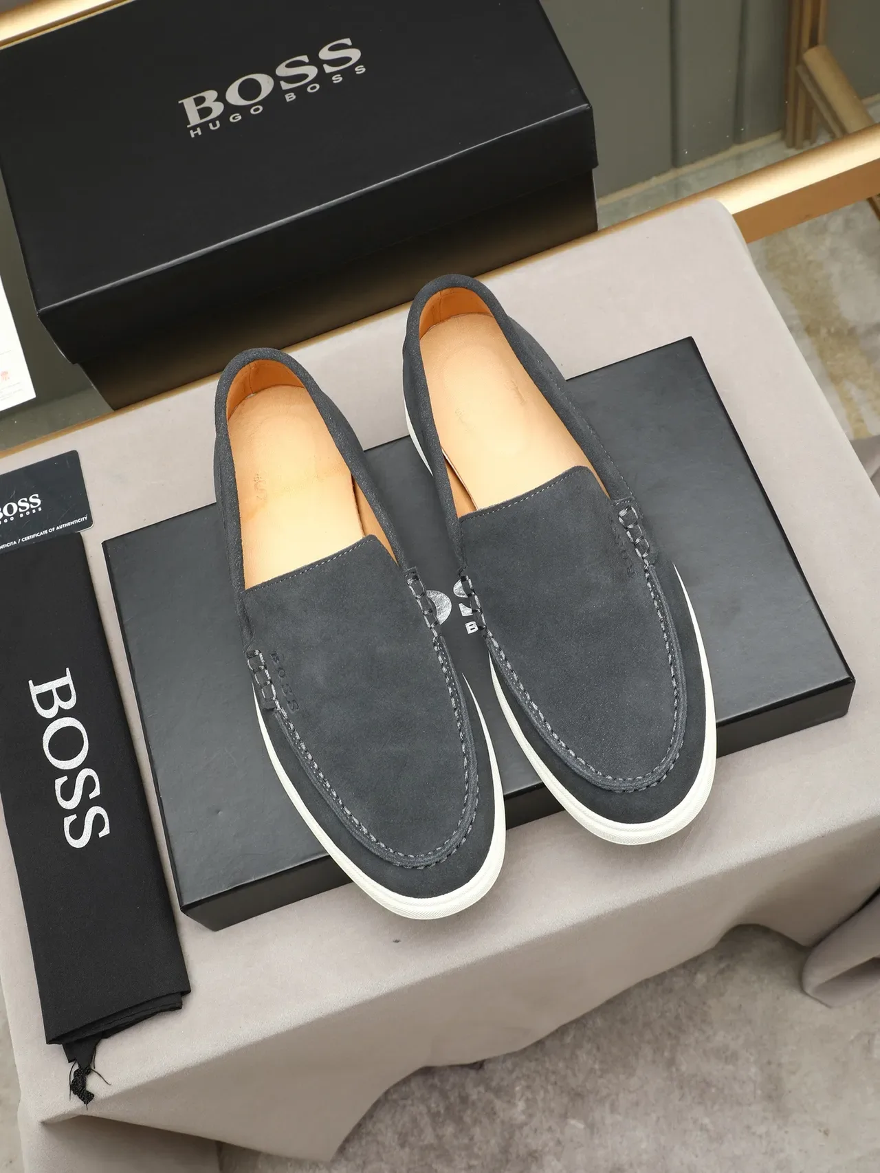 Hugo Boss Loafer Gris Blanco Ante Penny Loafer 2