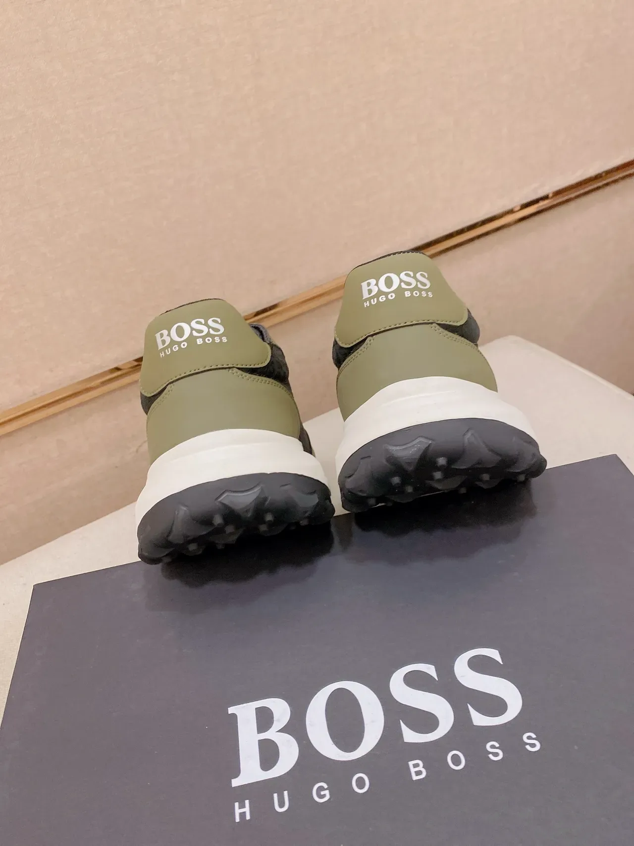 Hugo Boss Monogrammed Verde Oliva y Gris Zapatillas Lifestyle 3