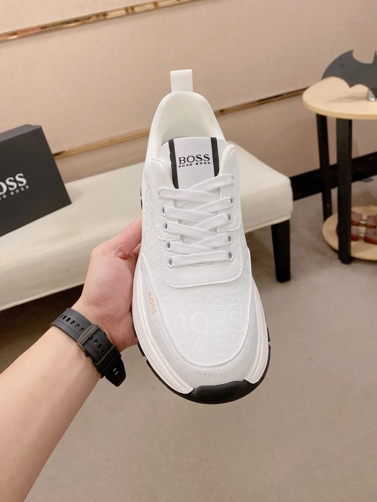 Hugo Boss सादा कालो एमब्स्ड मोनोग्राम चांकी स्काल्पटेड सोल लाइफस्टाइल स्निकार्स 2