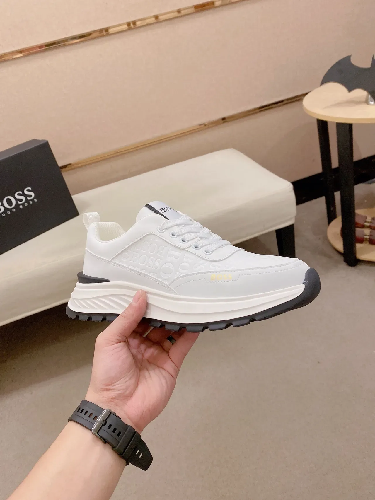 Hugo Boss सादा कालो एमब्स्ड मोनोग्राम चांकी स्काल्पटेड सोल लाइफस्टाइल स्निकार्स 4